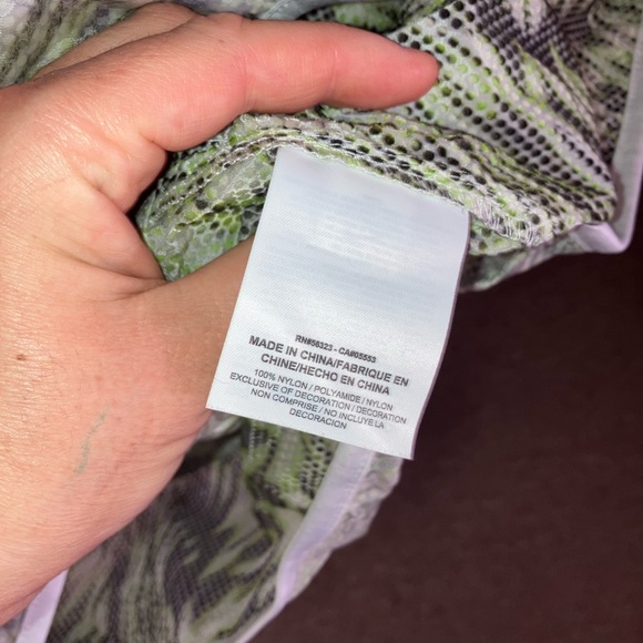 Nike vest with hood. - Picture 3 of 6